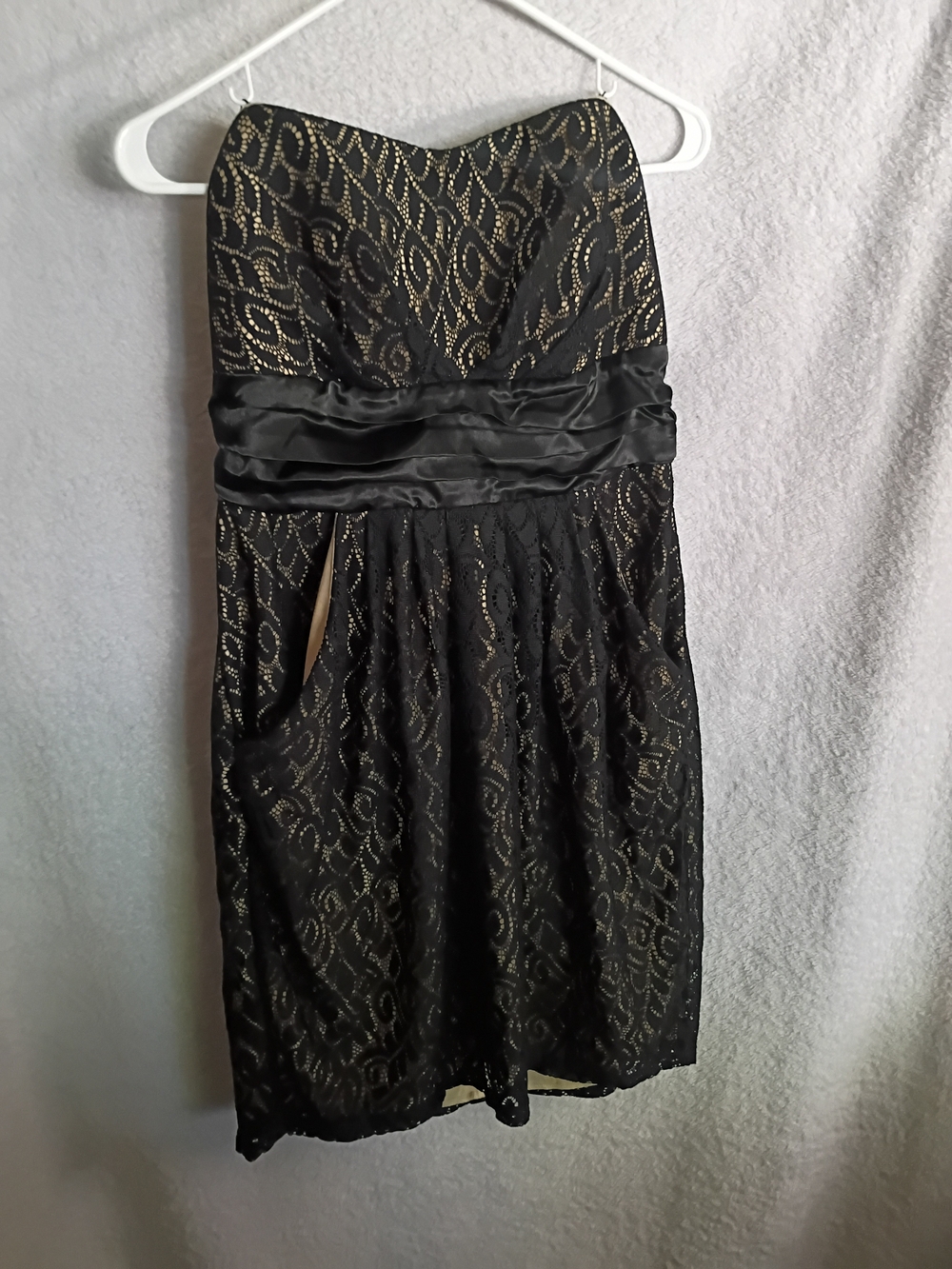 Strapless Black Lace Dress With Pockets